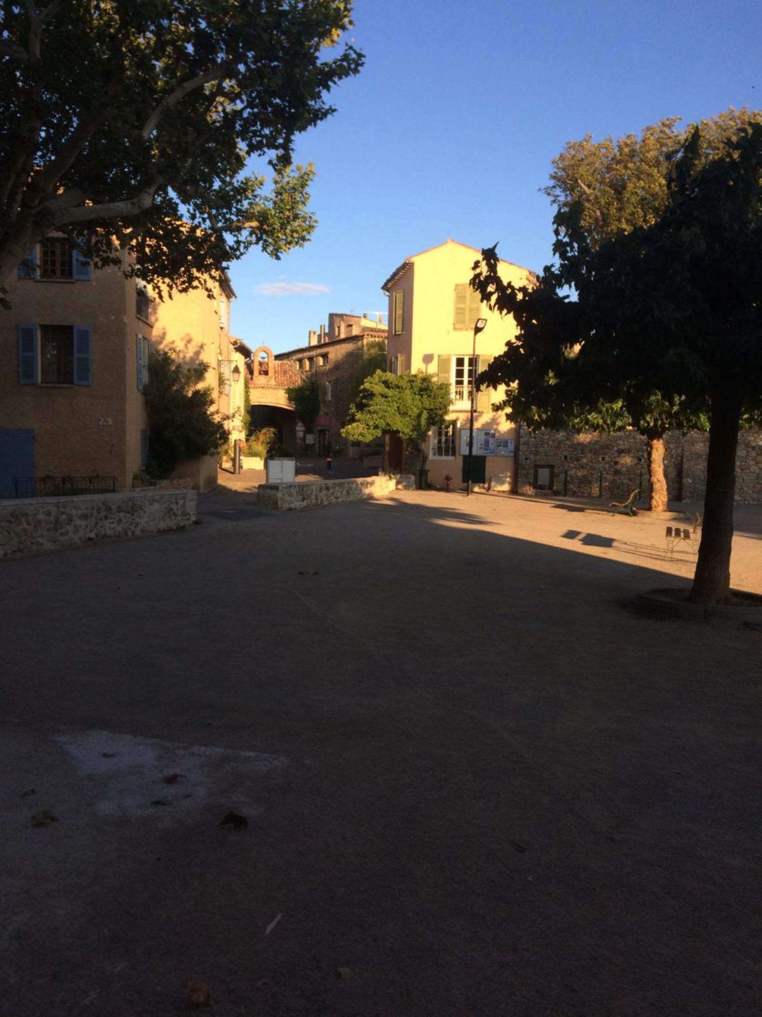 Au Coeur Du Village Provencal Tourtour Kültér fotó